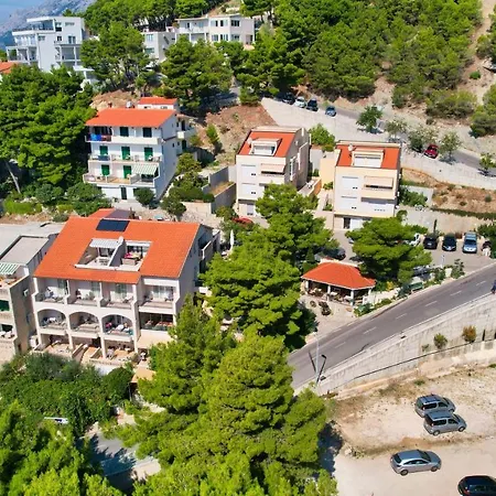 לינה וארוחת בוקר Petra 3*