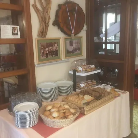 לינה וארוחת בוקר Petra ברלה