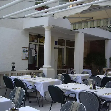 Petra Oda ve Kahvaltı Brela